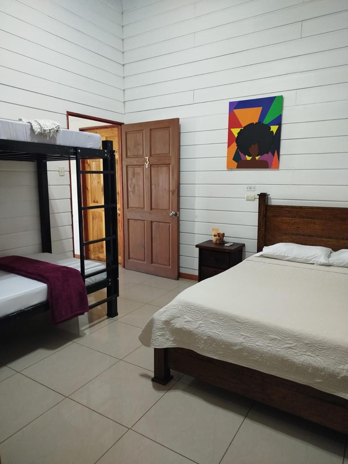 Hotel Liah'S Tortuguero Exterior photo